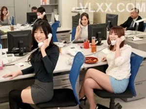 Giải toả áp lực công việc bằng cách lén lút với đồng nghiệp