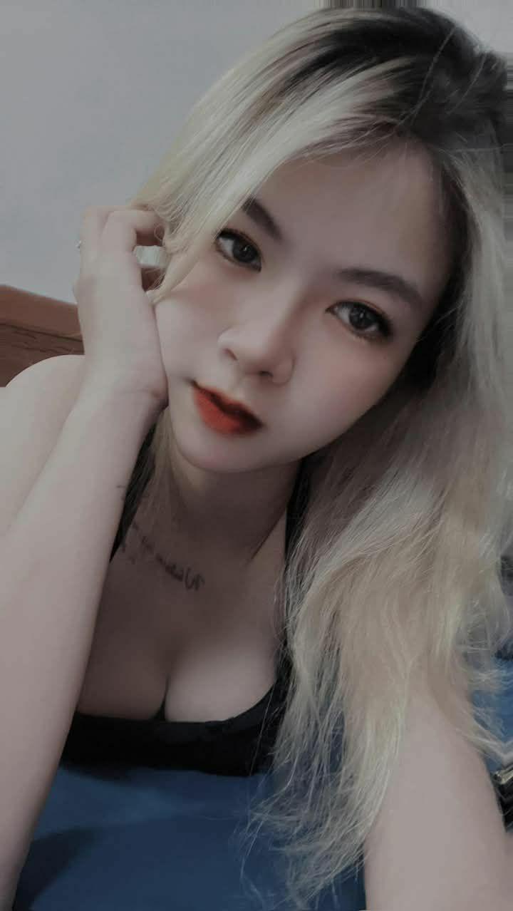 An ủi em đồng nghiệp xinh đẹp để được húp lồn